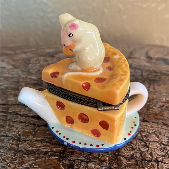 🧀🐁Vintage 🧀🐁Mouse on Cheese Teapot Trinket Box - Picture 3 of 13